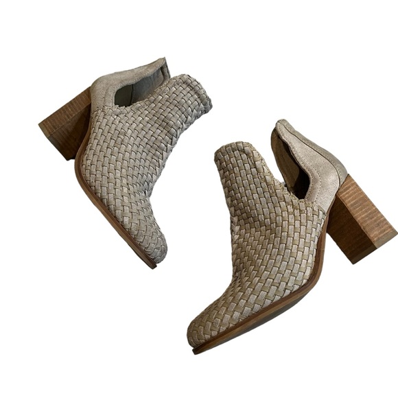 JOURNEE SIGNATURE Gray Side Cutout Kevona Woven Leather Booties, Sz 8.5 - Picture 2 of 15